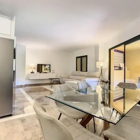 Apartamento Avn Barcelona Marbella